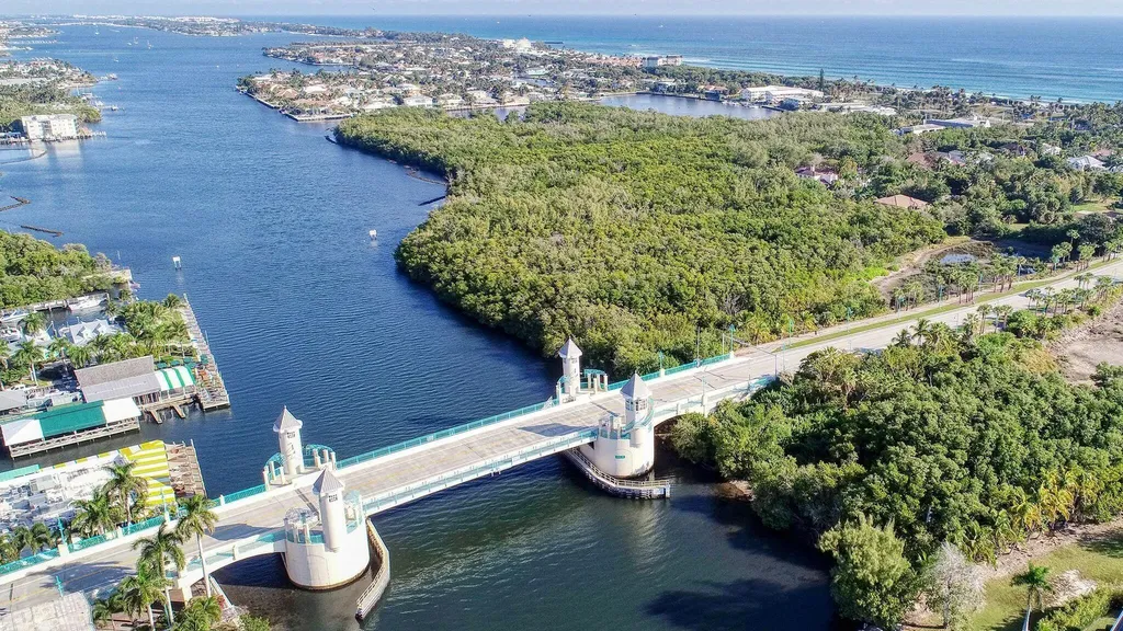 320 Horizons Boynton Beach FL 33435