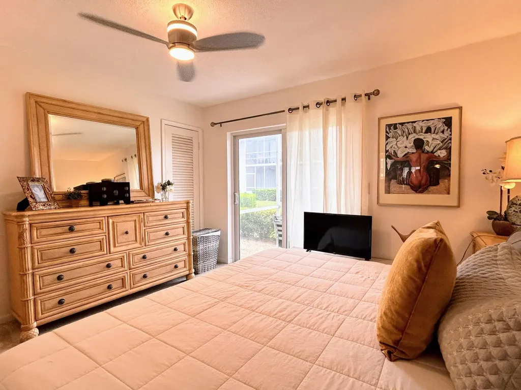 320 Horizons Boynton Beach FL 33435