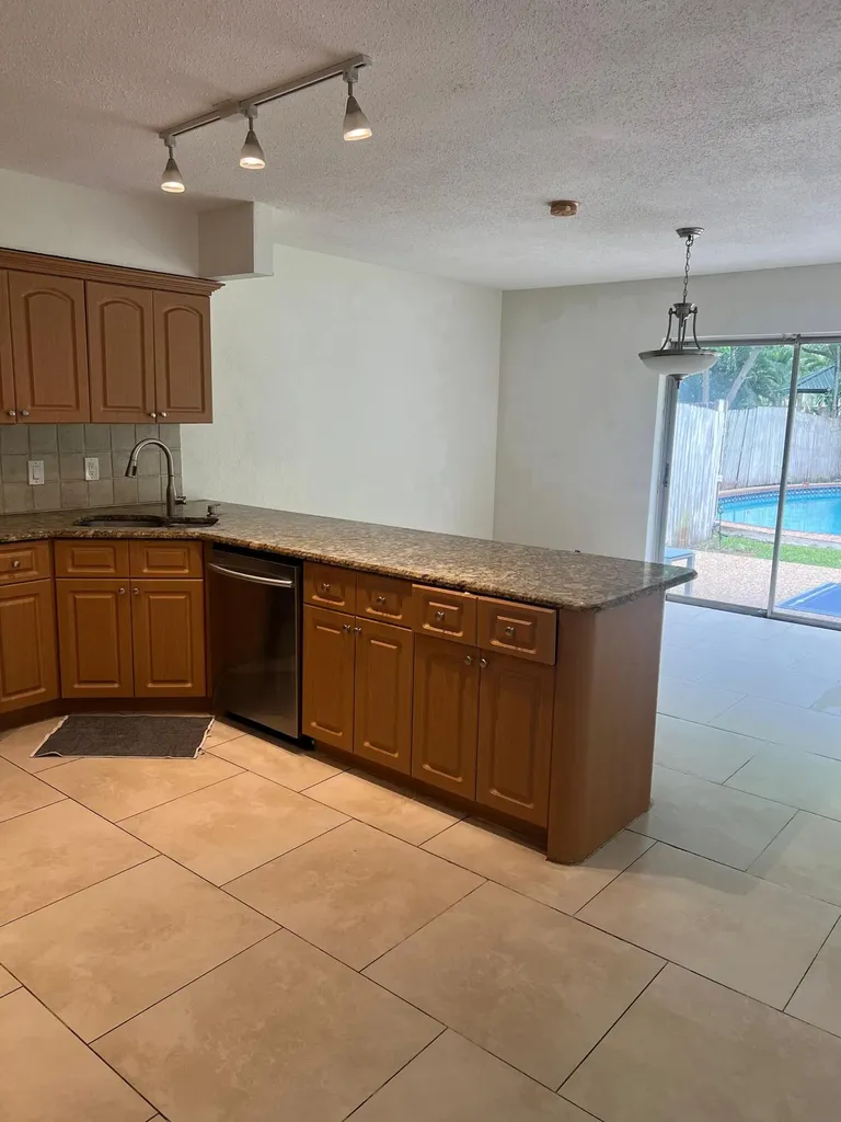 8586 NW 23rd Manor Coral Springs FL 33065
