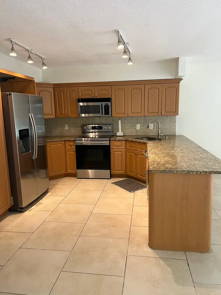 8586 NW 23rd Manor Coral Springs FL 33065