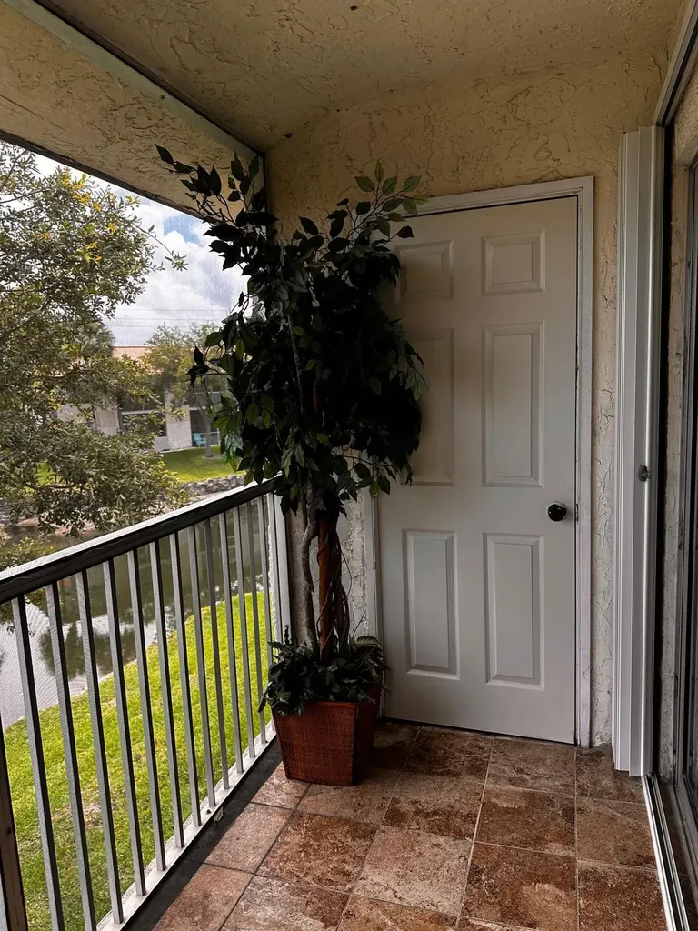 2423 NW 89th Drive Coral Springs FL 33065