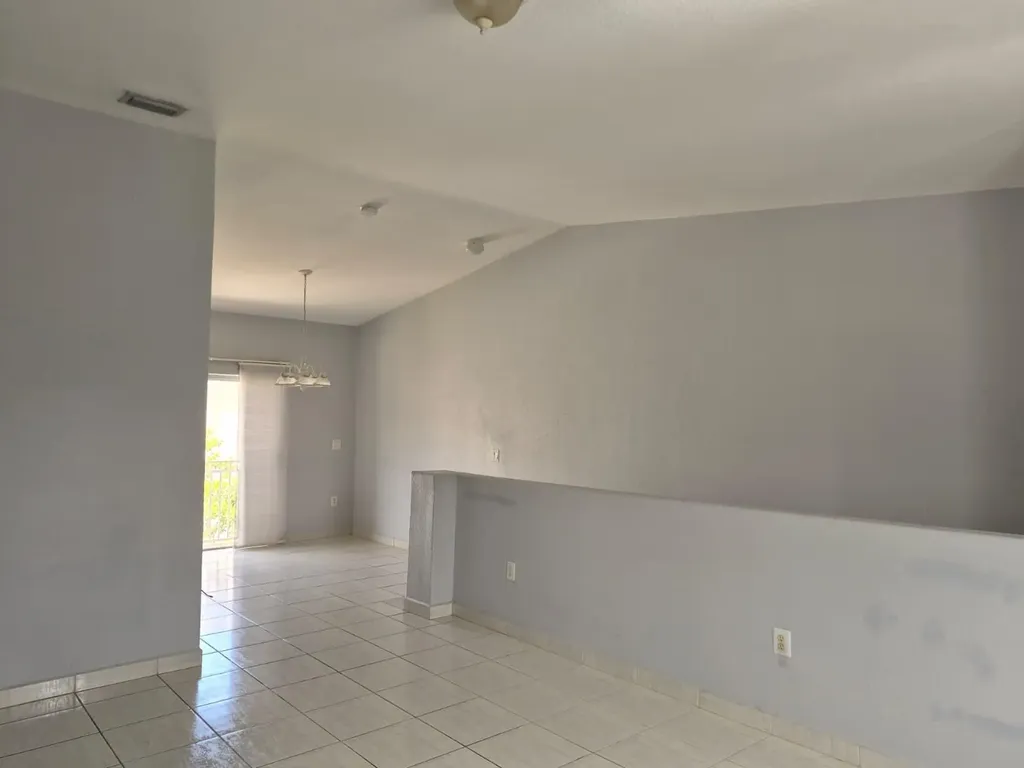7211 NW 174th Terrace Hialeah FL 33015