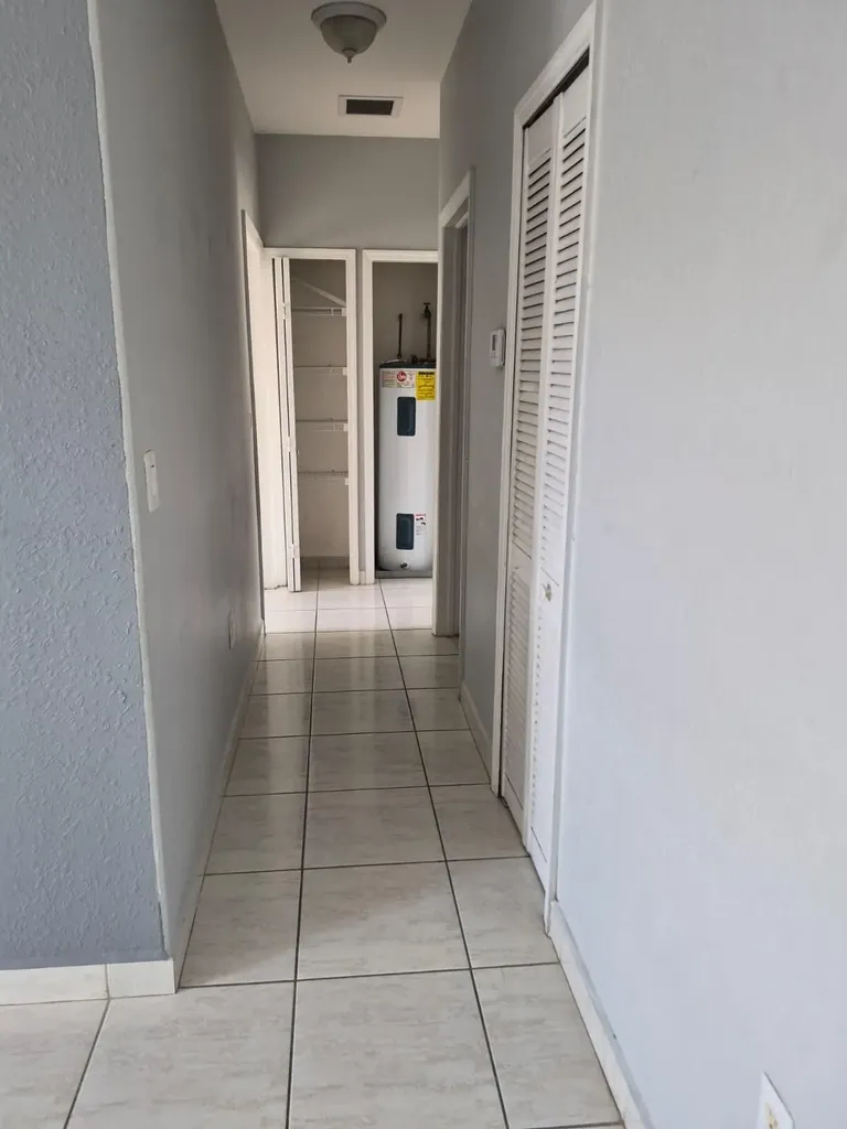 7211 NW 174th Terrace Hialeah FL 33015