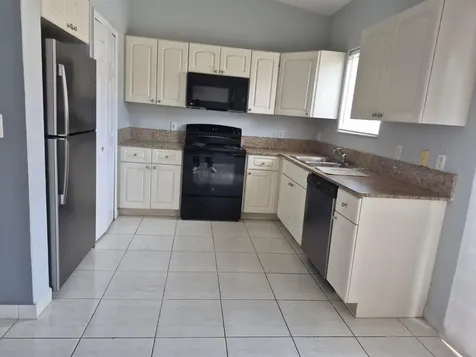 7211 NW 174th Terrace Hialeah FL 33015