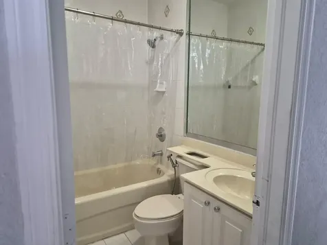 7211 NW 174th Terrace Hialeah FL 33015