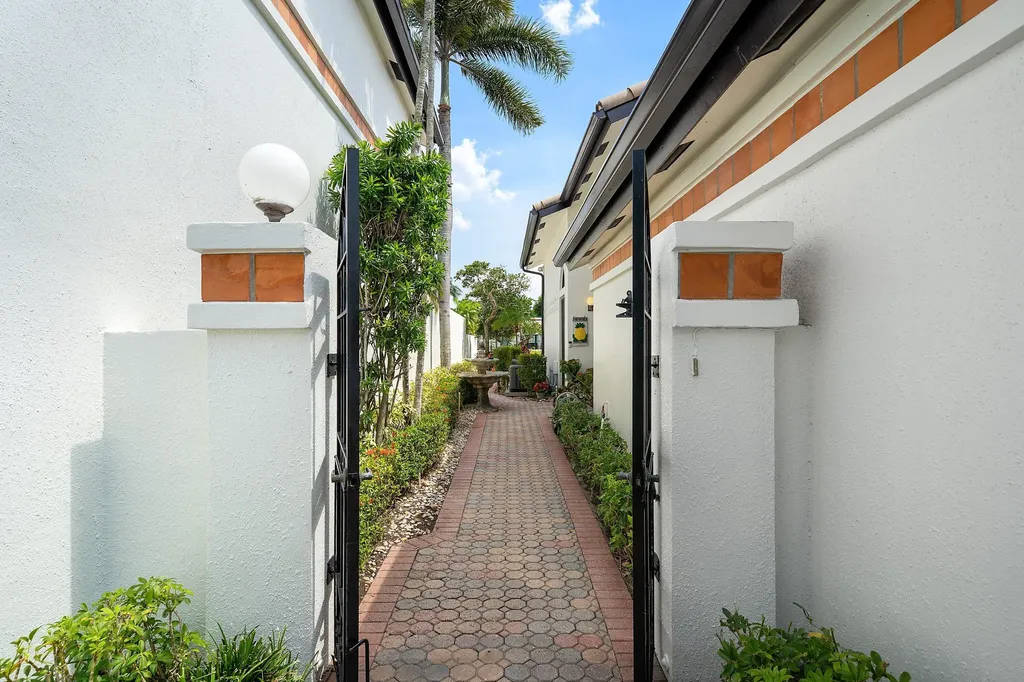 6495 Via Rosa Boca Raton FL 33433