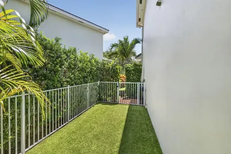 2021 SW 14th Terrace Fort Lauderdale FL 33315