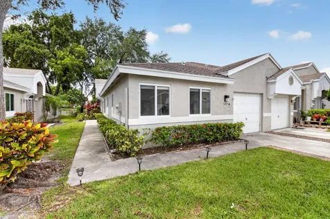 9220 A Vineland Court Boca Raton FL 33496