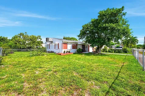 1716 N 25th Avenue Hollywood FL 33020