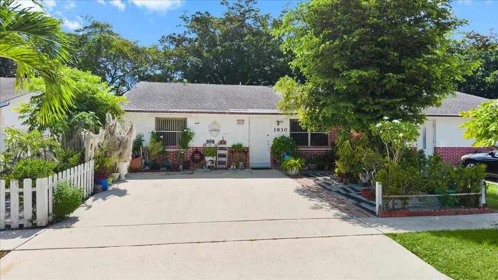 1830 Keenland Circle West Palm Beach FL 33415