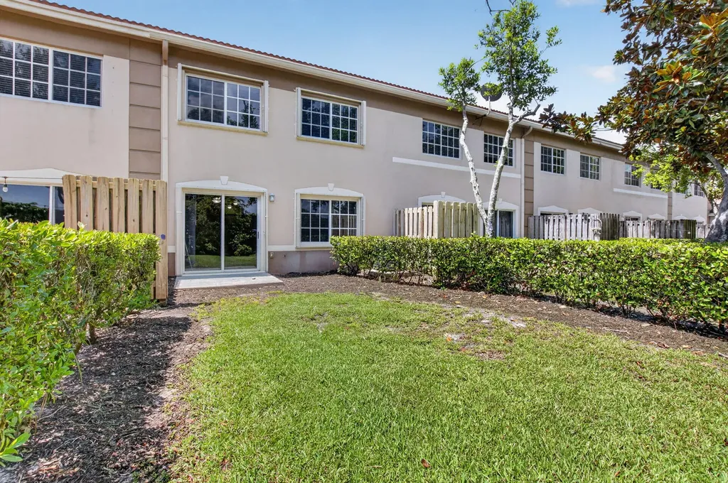 6689 Old Farm Trail Boynton Beach FL 33437