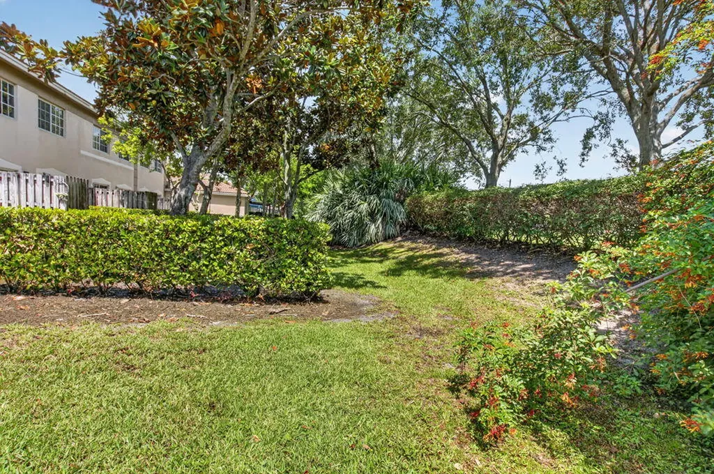 6689 Old Farm Trail Boynton Beach FL 33437