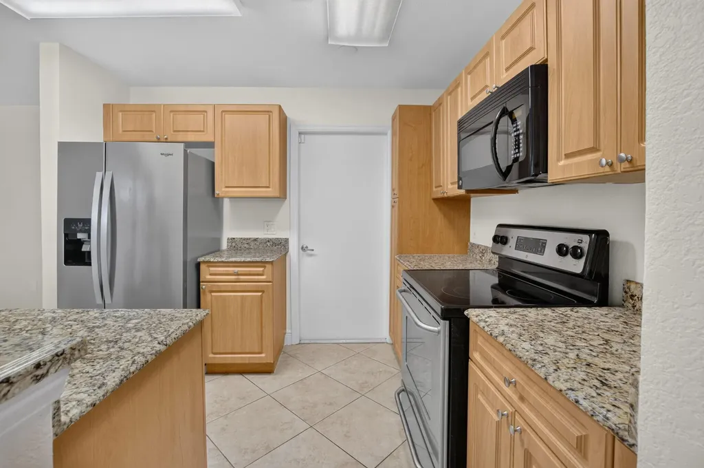 6689 Old Farm Trail Boynton Beach FL 33437