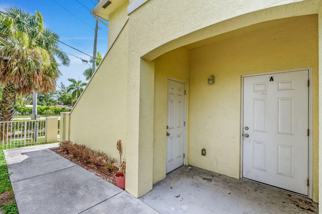 56 W 12th Street Riviera Beach FL 33404