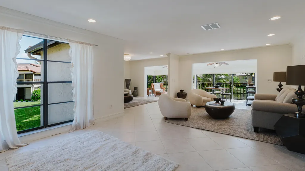 9277 Vista Del Lago Boca Raton FL 33428