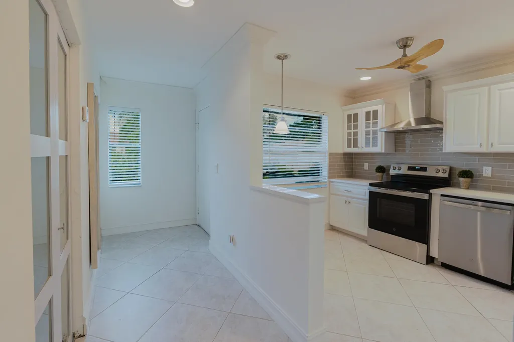 9277 Vista Del Lago Boca Raton FL 33428