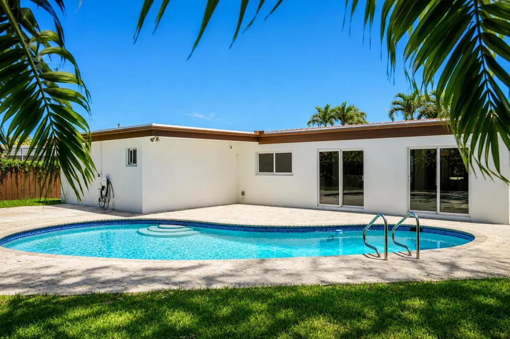 4815 Cleveland Street Hollywood FL 33021