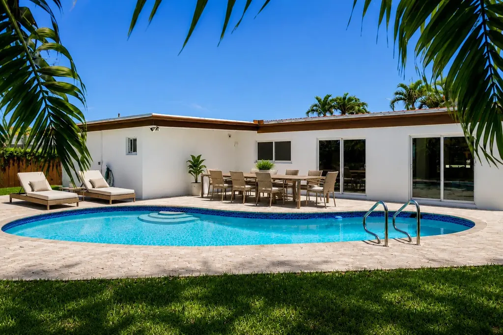 4815 Cleveland Street Hollywood FL 33021