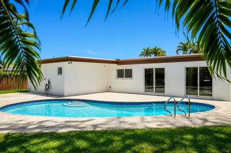 4815 Cleveland Street Hollywood FL 33021