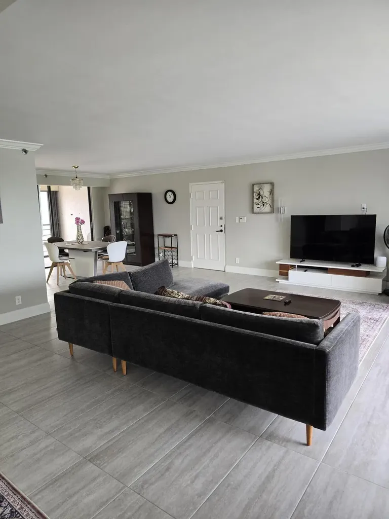 7580 Regency Lake Drive Boca Raton FL 33433