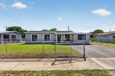 1871 NW 33rd Avenue Lauderhill FL 33311