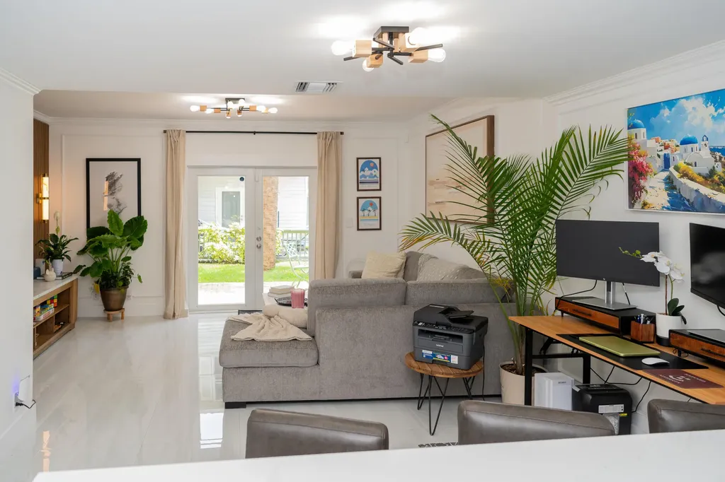 1877 NE 15th Avenue Fort Lauderdale FL 33305