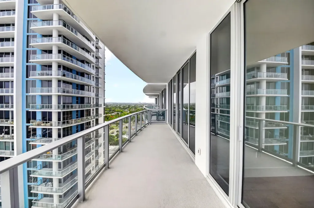 220 Lake Shore Drive West Palm Beach FL 33403