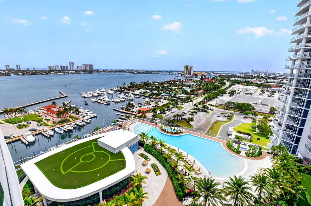 220 Lake Shore Drive West Palm Beach FL 33403