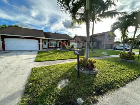 7526 SW 7th Court North Lauderdale FL 33068