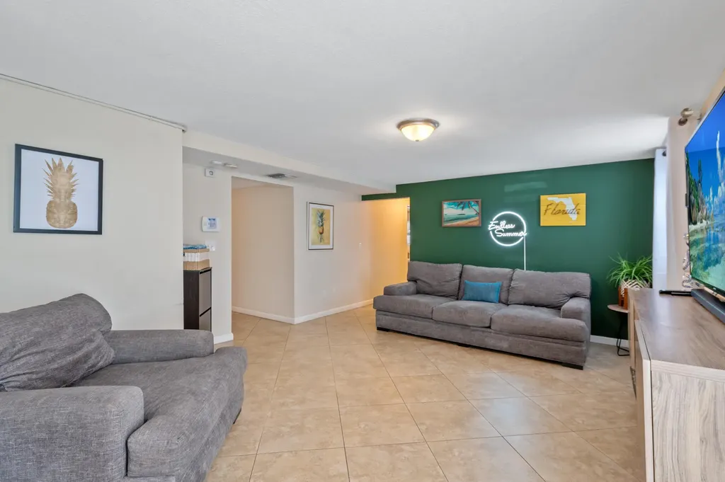 2012 SW 4th Avenue Fort Lauderdale FL 33315