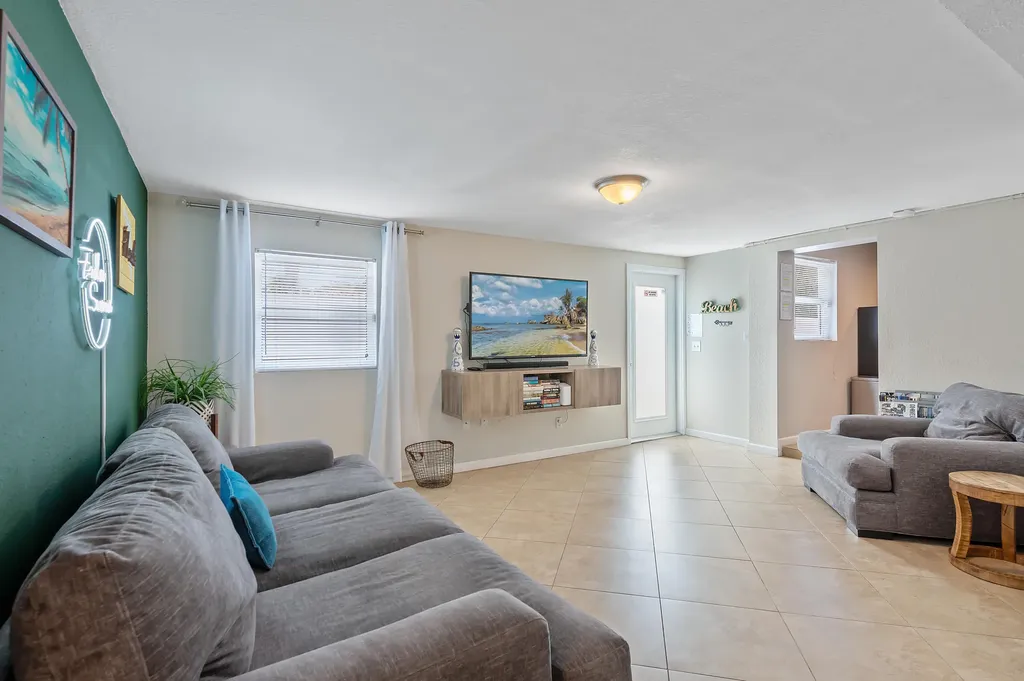 2012 SW 4th Avenue Fort Lauderdale FL 33315