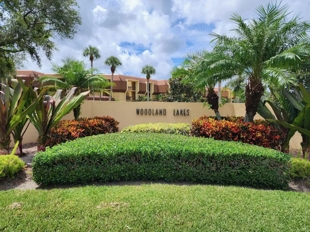 5344 Woodland Lakes Drive Palm Beach Gardens FL 33418