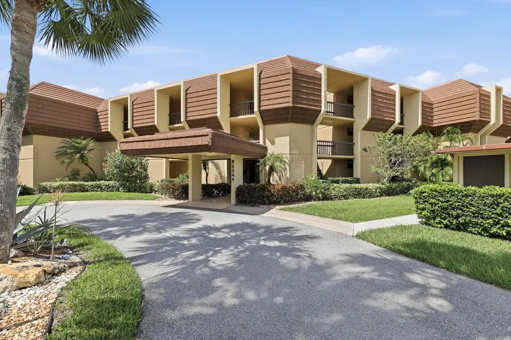 5344 Woodland Lakes Drive Palm Beach Gardens FL 33418