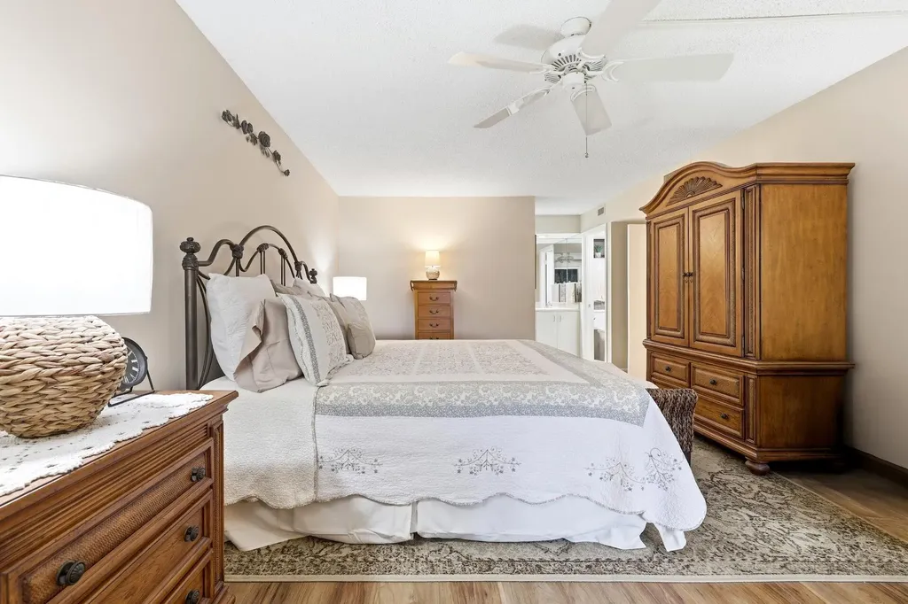 5344 Woodland Lakes Drive Palm Beach Gardens FL 33418