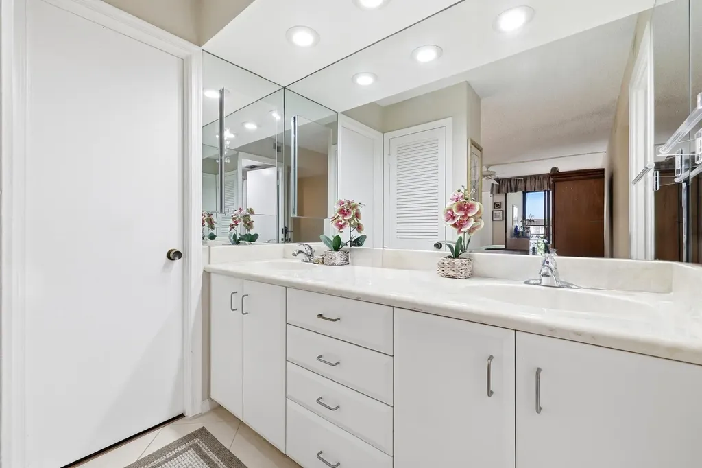 5344 Woodland Lakes Drive Palm Beach Gardens FL 33418