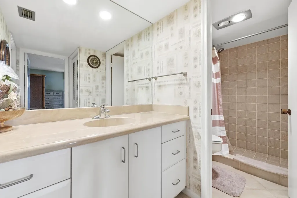 5344 Woodland Lakes Drive Palm Beach Gardens FL 33418