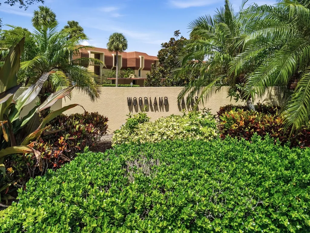 5344 Woodland Lakes Drive Palm Beach Gardens FL 33418