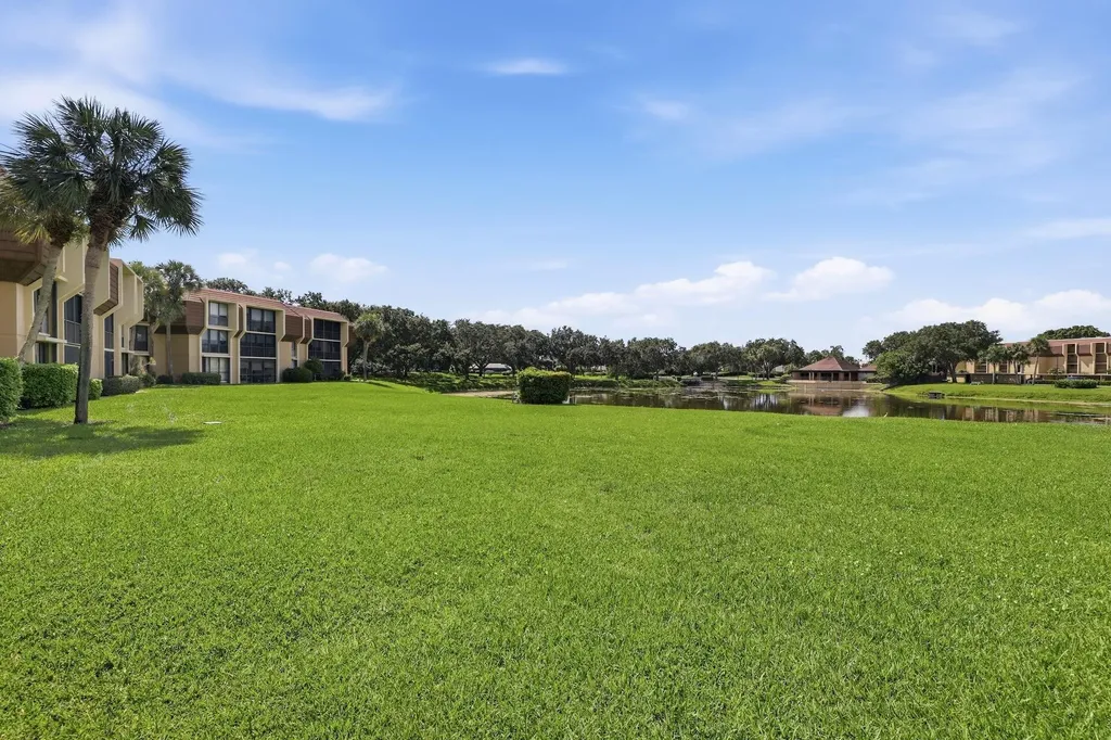 5344 Woodland Lakes Drive Palm Beach Gardens FL 33418