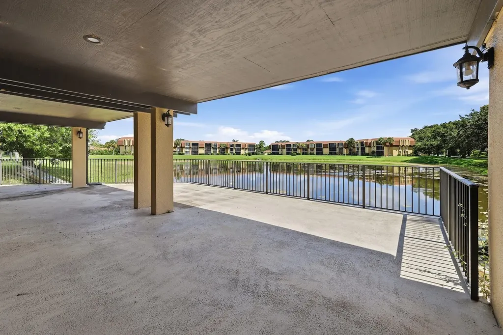 5344 Woodland Lakes Drive Palm Beach Gardens FL 33418