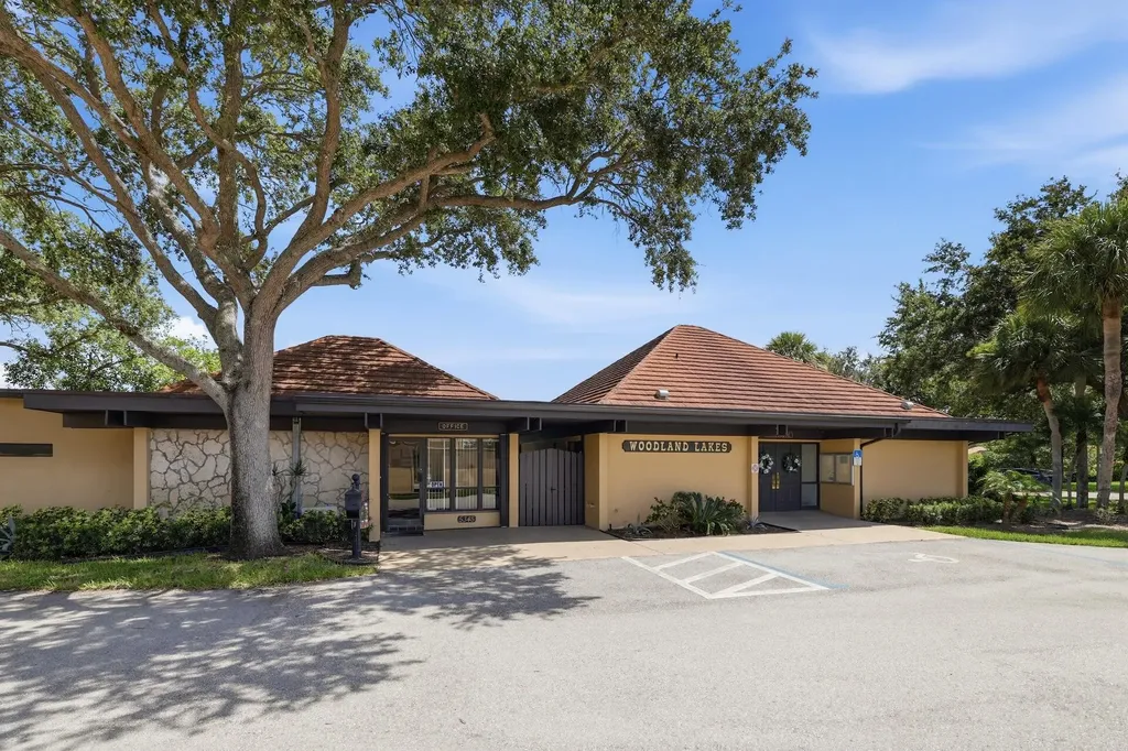 5344 Woodland Lakes Drive Palm Beach Gardens FL 33418