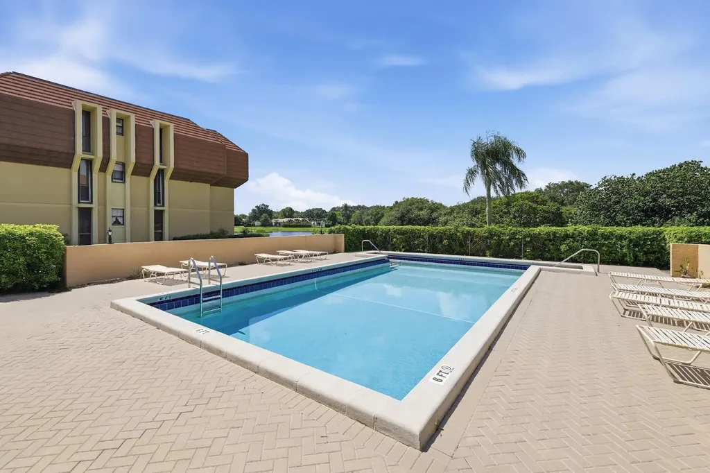 5344 Woodland Lakes Drive Palm Beach Gardens FL 33418