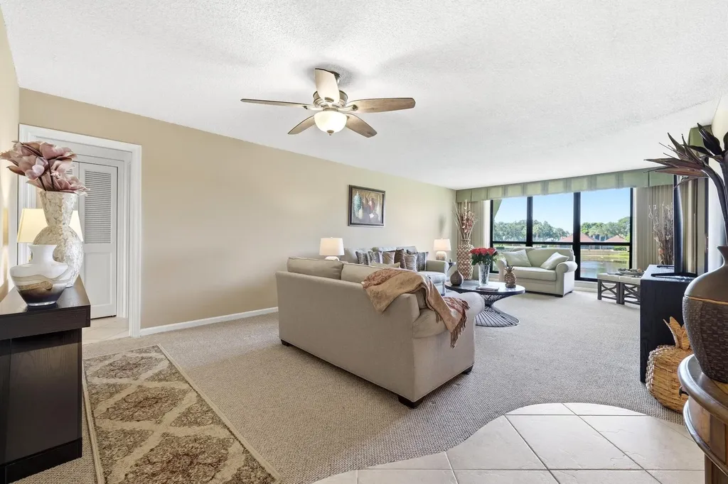 5344 Woodland Lakes Drive Palm Beach Gardens FL 33418