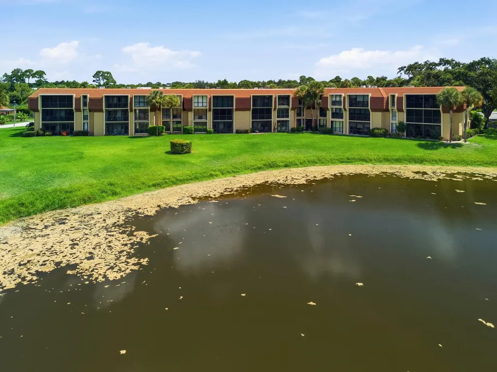 5344 Woodland Lakes Drive Palm Beach Gardens FL 33418