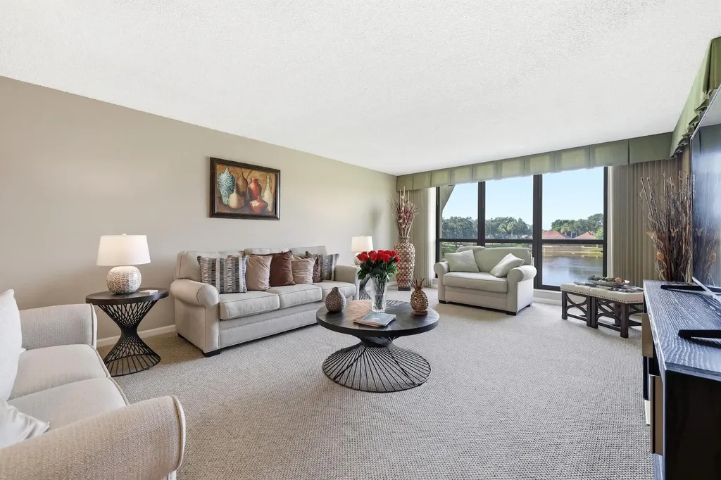 5344 Woodland Lakes Drive Palm Beach Gardens FL 33418