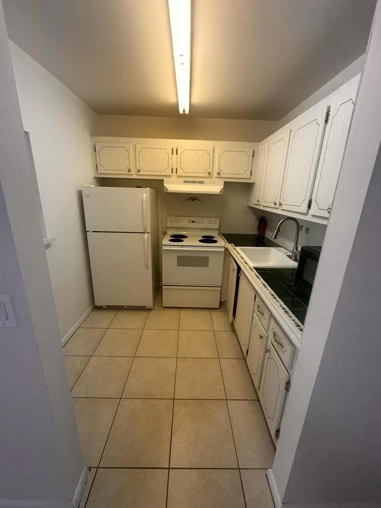 39 Cambridge B West Palm Beach FL 33417
