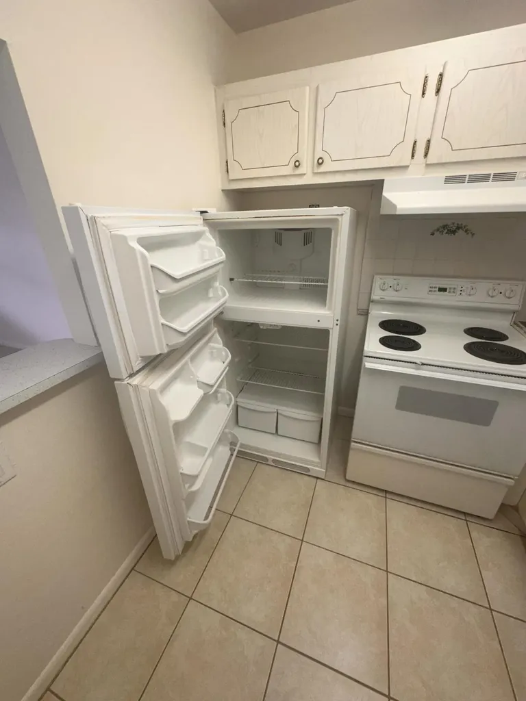 39 Cambridge B West Palm Beach FL 33417