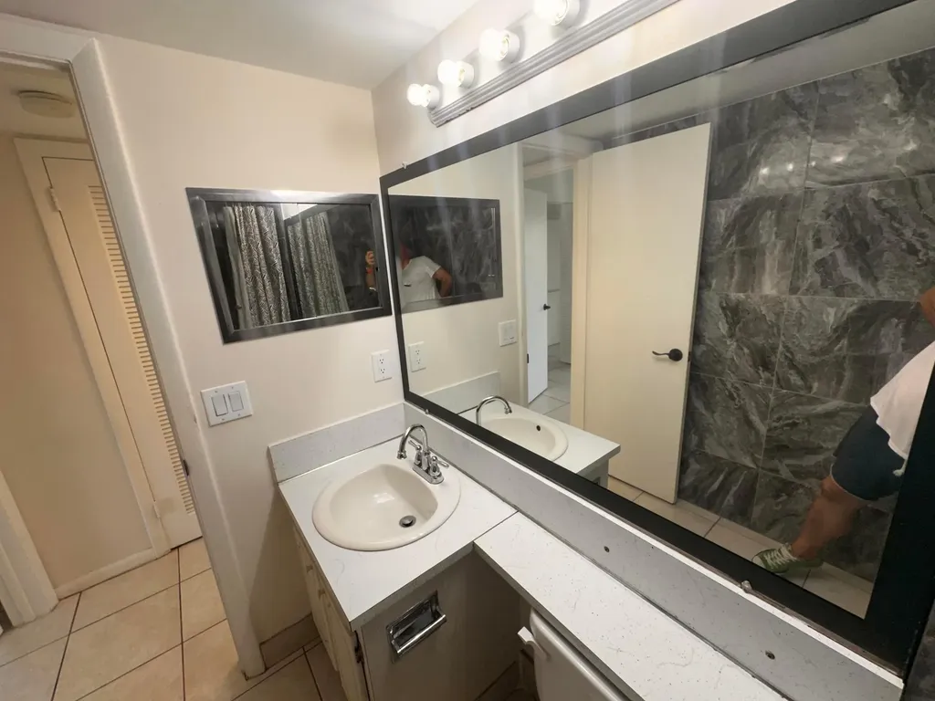 39 Cambridge B West Palm Beach FL 33417