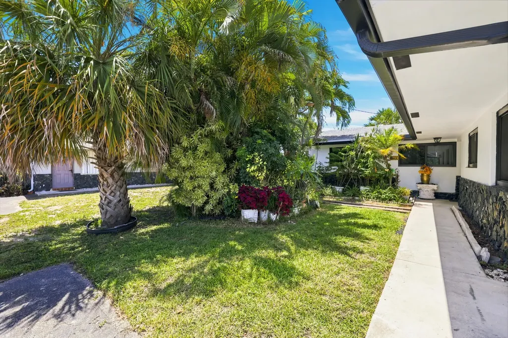 105 SE 2nd Street Dania Beach FL 33004