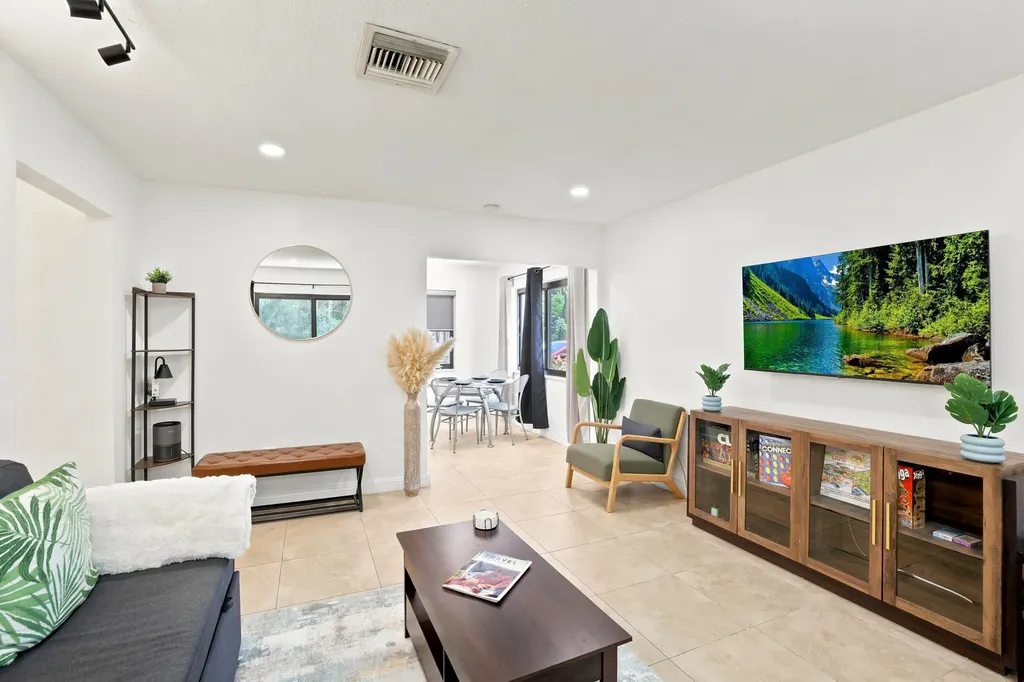 105 SE 2nd Street Dania Beach FL 33004
