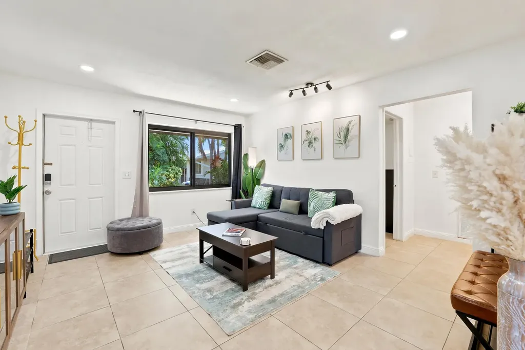 105 SE 2nd Street Dania Beach FL 33004